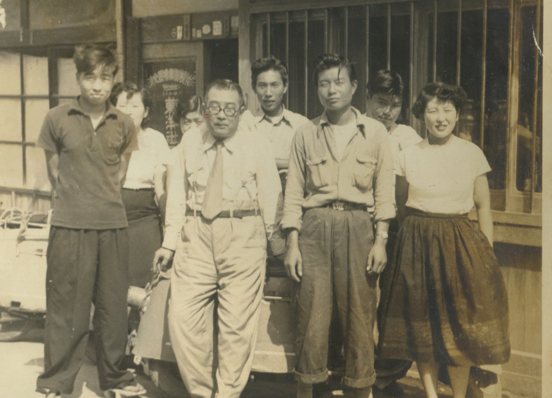 東洋社株式会社 創業時集合写真